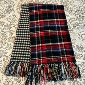 Scarf, Chaps, reversible, red,black,white,navy,good condition